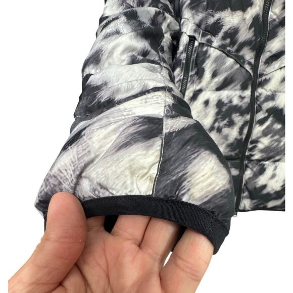 Nike Sportswear Womens Small Down Puffer Jacket Black White Tie Dye Print Hooded - Picture 5 of 7